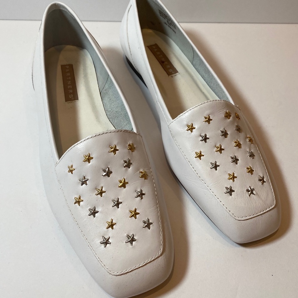 Partners Lea Loafer Slip on Star studded Vintage 9 White Gold Silver Slip On